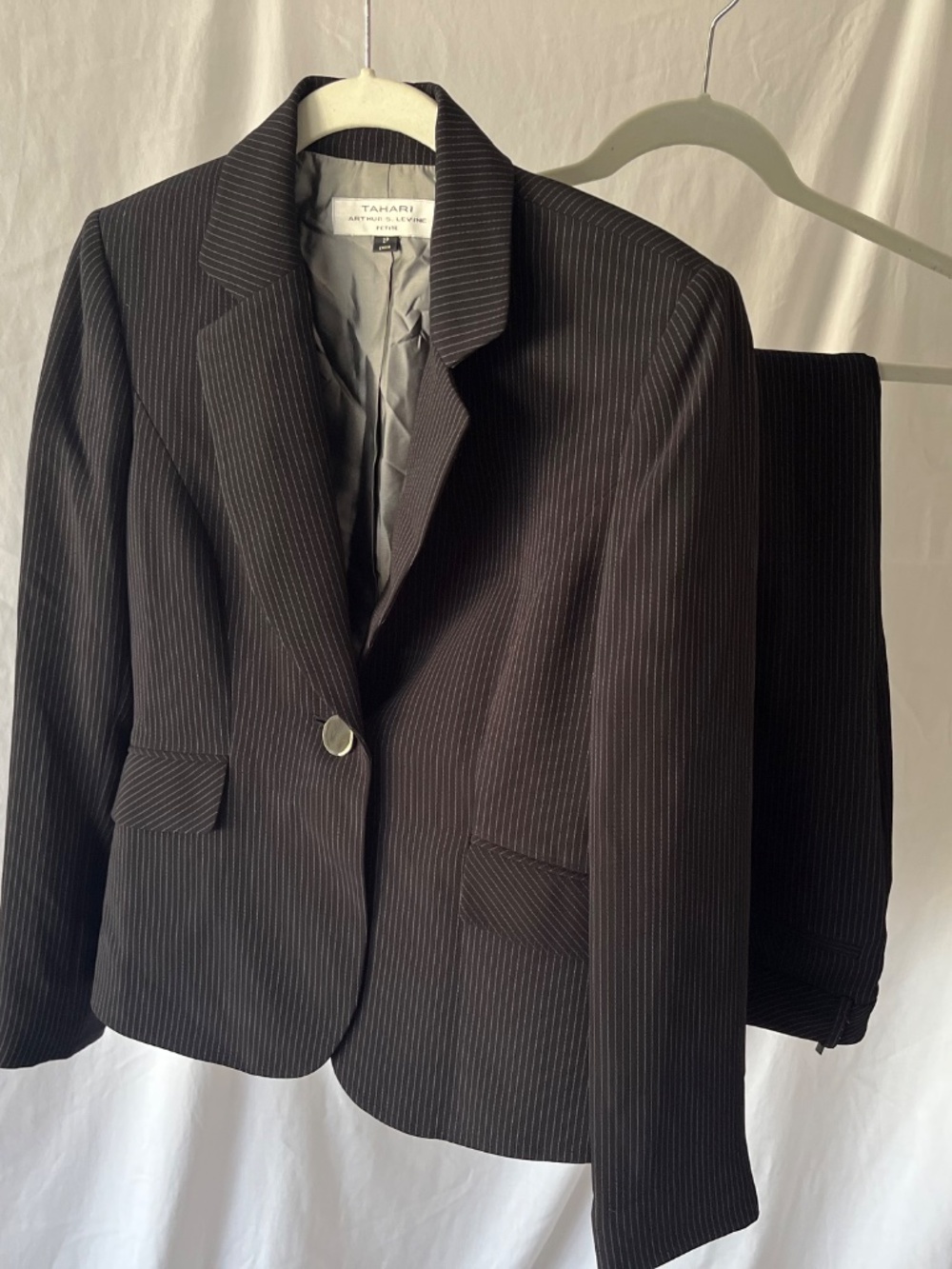 TAHARI Women's 2-Piece Women's Pant Suit Black with Navy Stripes 2 Petite 2P